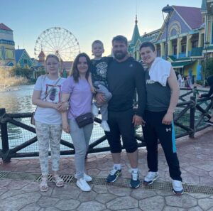 Vitaly Minakov Instagram - С Днём Семьи, Любви и Верности! 

Любите и будьте любимы!

#ДеньСемьиЛюбвииВерности #8Июля