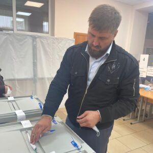 Vitaly Minakov Instagram - Сегодня посетил 78 избирательный участок в Володарском районе города Брянска и выполнил свой гражданский долг. 

Честность, прозрачность и открытость - вот принципы, которые должны быть главенствующими в процессе проведения любых выборов.

Если вы ещё не проголосовали, то у вас есть несколько часов, чтобы сделать выбор. Свой выбор! 

И помните - важен каждый голос!

#Минаков #ВиталийМинаков #Брянскаяобласть