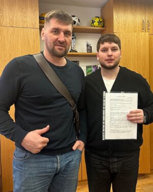 Vitaly Minakov Instagram - Контракт подписан. Готовимся!

@tarasov_vitalii