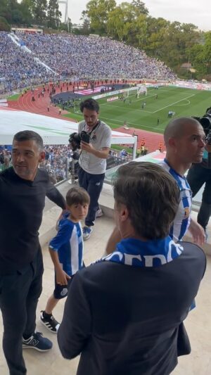 Vítor Baía Instagram - Um orgulho fazer parte do clube Português com mais títulos oficiais! Parabéns a todos! #fcporto #Jamor23