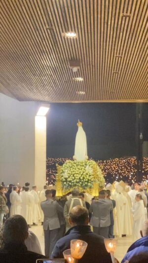 Vítor Baía Instagram - Uma emoção a nossa chegada depois de 200 km de peregrinação em honra de Nossa Senhora de Fátima 🙏 A fé leva-nos e nem sentimos!
Foi incrível sentir a onda de amor e solidariedade de todos para com os peregrinos. Só quem já passou por isto entende do que falo…Uma experiência cheia de Luz, reflexões e uma lufada de ainda mais Fé. 💙