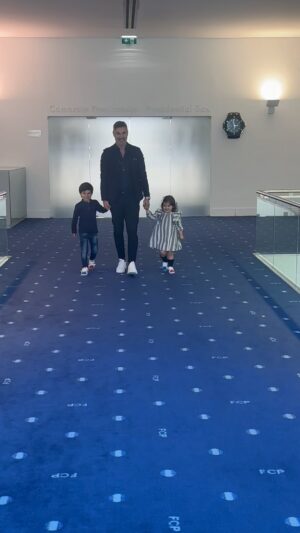 Vítor Baía Instagram - 💙🐉 @todospeloporto2024