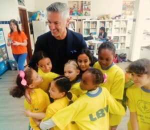 Vítor Baía Instagram - Comemoramos 20 anos da Fundação Vítor Baía. Não me canso de dizer que esta foi a defesa da minha vida! Mais de 14.000 crianças ajudadas entre 160 instituições espalhadas por 16 distritos. Num mundo cada vez mais cruel, maldoso, em que os valores e princípios estão cada vez mais alterados, onde impera a mentira e a falta de respeito e retidão, ações como estas enchem-me o coração! Esta tarde na Legião da Boa Vontade foi maravilhosa. Incrível sentir o amor e carinho destas crianças! @lbvportugal @fundacao.vitorbaia
