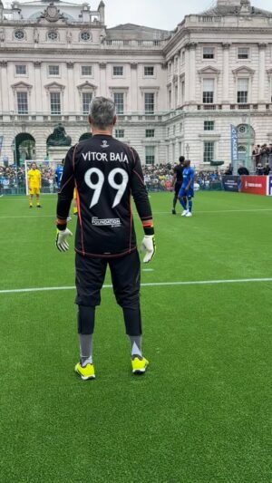 Vítor Baía Instagram - É uma honra para mim como vencedor da Uefa Champions League participar no Ultimate Champions Tournament @championsleague