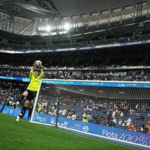 Vítor Baía Instagram - Tinha 13 anos quanto te vesti pela primeira vez e desde esse dia nunca mais te tirei. 
Para muitos a segunda pele. Para mim será sempre a única que tenho. 
Deste-me tanto. Tudo. 💙 @fcporto @todospeloporto2024