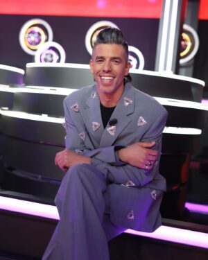 Vítor Fonseca Instagram - Aqui vamos nós!!!! ❤️ @dancatvi 

Styling @goncalomello 
Shoes @esc___store