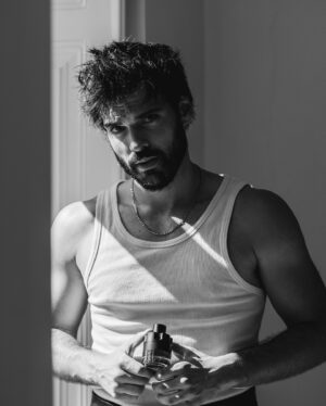 Vítor Silva Costa Instagram - Final touches for date night with @azzaro_parfums 

@perfumesecompanhia.pt 
#azzarothemostwanted
#iwantidareit
#azzaroparfums 
#collaboration