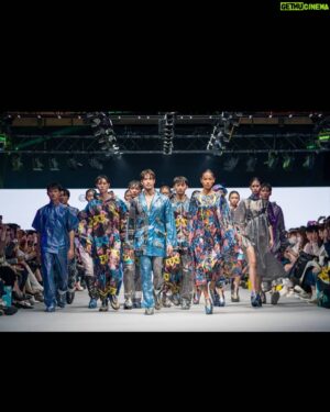 Vivian Dawson Instagram - With the state of the world as it is, pandemic proof fashion is now a thing. Sure beats wearing a raincoat/rubbish bag on flights 😅

#台北時裝週