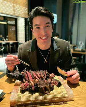 Vivian Dawson Instagram - Happy new year everyone! 新年快樂! 恭喜發財，紅包拿來！😁 what a great way to welcome in the new year, with a selection of delicious food including my favorite of all, the tomahawk steak! ❤️🙈 

Thankyou @nikuxla for a wonderful evening