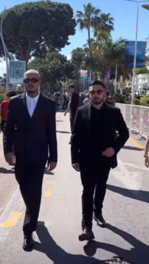 Vivian Grimigni Instagram - La légende raconte que c’est la star la plus primée du festival de Cannes 
Ps: le garde du corps lui fait aussi le jardinage, la cuisine et le ménage à ses heures perdues. Il est multifonctions.
Laisse un commentaire, si tu as deviné qui c’était 😎
Partager la vidéo au maximum, il faut impérativement que je sache qui sait. Merci