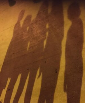 Vivian Kontomari Instagram - Καλοκαιρινές σκιές 
#Summer  #shadows