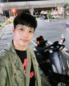 Vivid Bavornkiratikajorn Instagram - เบาะพี่ยังว่าง จะมีใครบ้างมาขี่ให้ (อยากเป็นคนซ้อน อร๊ายยยยย 🫦 🤪)🛵🛵🛵
#happy 
#motorcycle 
#freedom