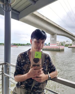 Vivid Bavornkiratikajorn Instagram - ป๊ามาส่งนามิได้เท่านี้นะลูก ขอให้นามิพักผ่อนให้สบาย ไม่ต้องเป็นห่วงป๊าและทุกคน ป๊าและทุกคนรักนามิ จะหมั่นสวดมนต์ทำบุญ อุทิศกุศลให้นามินะลูก ป๊ามีความสุขตลอด5ปีที่ผ่านมา เป็นความทรงจำที่ดี ดีใจที่ได้มีนามิมาเป็นสมาชิกในครอบครัวนะลูก 🐶🤍🤍🤍🤍🤍

 ถ้าเรามีบุญวาสนาต่อกัน วันนึงเราอาจได้พบกันอีกก็ได้ แต่ตอนนี้ ป๊าก็ต้องใช้ชีวิตอยู่กับปัจจุบันต่อไป 
รักและคิดถึงเสมอ ลูกรักจอมซนของป๊า 🐶🥹🤍🤍🤍

🌟🌟ฝากถึงเพื่อนๆทุกคนที่เลี้ยงน้องๆนะครับ ขอให้ดูแลเค้าให้ดีที่สุดตอนเค้ายังมีชีวิตอยู่ อนาคตไม่มีใครรู้ อย่างน้อยเราก็จะได้รู้สึกว่า เราได้ปฏิบัติกับเค้าอย่างดีแล้ว 🌟🌟

@namibokbok #dog #puppy #jackrussell #rip #family