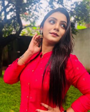 Vj Dhanusek Vijayakumar Instagram - கண்களில் இடம் கொடுப்பாயா… ❤️🥰
.
.
.
.
#vjdhanusek #actress #loveyourself #mylife #insta #instalike #instagood #instagram #instamood #instafashion #instaphoto #vijaytelevision #neenaankaadhal #beyou #mycapture #pics #foryou #fyp #trending #picoftheday #happyme