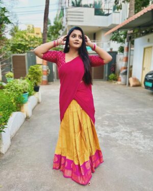 Vj Dhanusek Vijayakumar Instagram - பஞ்சு மிட்டாய் சேலை கட்டி…🥻❤️
.
.
.
. 
#vjdhanusek #Anjali #actresses #traditional #sareelove #insta #instagood #instalike #instamood #instafashion #instaglam #instalove #vijaytvserial #neenaankadhal #girlfashion #beyou #pink #trending #picture #foryou #picoftheday #happyme