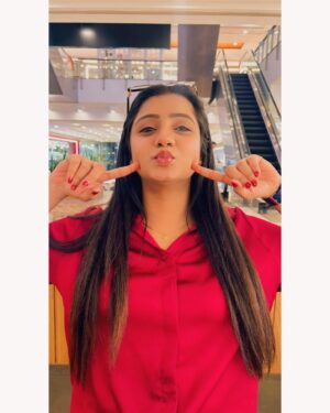 Vj Dhanusek Vijayakumar Instagram - Nee pesa lighta.. Aasa kooda… ❤️🥰
.
.
Pc 📸 : @varshinisureshoffl 😘
.
.
.
#vjdhanusek #actress #pics #casual #instagood #instadaily #instalike #instagram #instamood #instafashion #instalove #fashion #redlove #girlinred #picture #foryou #fyp #picoftheday #happyme