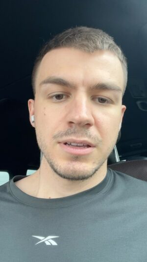 Vlad Cherevatiy Instagram - Друзья, как Ваше лето? Чем занимаетесь?
