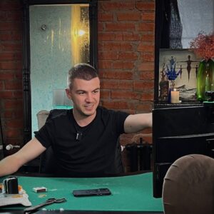 Vlad Cherevatiy Instagram - Активировались мошенники, которые проводят консультации через переписку. 

А мне в WhatsApp пишут претензии потом… 

Друзья, если вы платите мошенникам - это Ваша ответственность. Запись ко мне уже на декабрь месяц. И только по видео или лично в МСК в офисе.