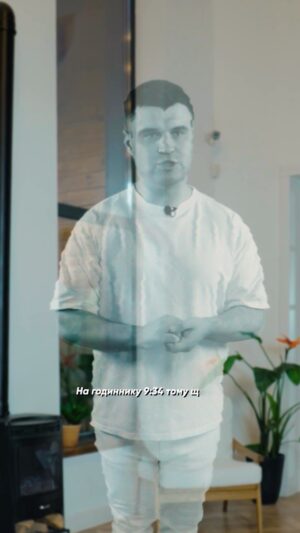 Vlad Shevchenko Instagram - Я думав, що я дуже прогресивна людина, бо в мене телефон з кольоровим дисплеєм, але зараз цим вже особливо не здивуєш😌 
А ось якщо в тебе є диджитал-картка @mastercardukraine , то ти вже другий хлопець на селі)) перший я, в мене павербанк є😌 
Диджитал-картка Mastercard. Для будь-яких оплат.