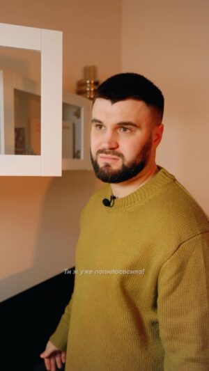 Vlad Shevchenko Instagram - Поки знімали це відео я повністю прибрав в квартирі) Там ще десяток дублів було, то я нормально так все вимив) Круто коли робота приносить користь..

А ще крутіше, коли приносить мийний бездротовий пилисос Philips Aqua Plus, бо він найкращий! 

це така відмітка: @philipshomelivingukraine 
і такий хештег: #PhilipsAquaPlus
