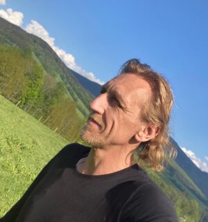 Vladimir "Furdo" Furdik Instagram - I wish everyone a beautiful day and I hope that soon we will all return to our work and normal life