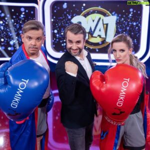 Vladimír Kobielský Instagram - @vladokobielsky v šou 2 na 1! Kto to napokon schytá viac? 🥊😀 Pozrite si dnes o 20:30 na Markíze. 

#2na1 #tvmarkiza #voyo #vladokobielsky