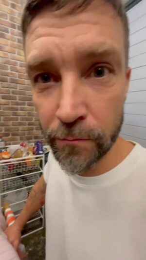Vladimir Krestovskiy Instagram - Дочери мне на др сделали вот такой клип!
Спасибо им❤️
И спасибо всем за поздравления ❤️