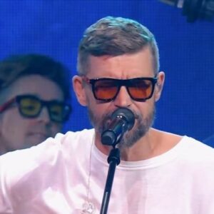 Vladimir Krestovskiy Instagram - В эту субботу сыграем с группой Dabro на «Битве поколений»! Смотрите на телеканале «МУЗ-ТВ» 25 ноября в 17:00. 

Ваши ставки: кто победит? 

#уматурман #uma2rman #битвапоколений @muztv @dabro_music