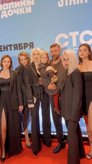 Vladimir Krestovskiy Instagram - Премьера сериала «Папины дочки. Новые» в кинотеатре «Художественный». 

Москва, 14 сентября 2023 года. 

Смотрите премьерные серии сегодня на СТС и START.RU!

@tv_ctc @start.ru @liza_arzamasova @m1r0slava_karpovich @polly_denisova @evasmirnova.rf @vitalia_kornienko @oleshkoaleksandr 

Видео: @yyuonna