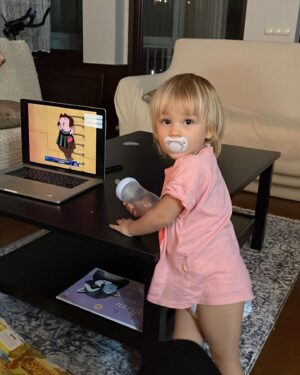 Vladimir Krestovskiy Instagram - Тея 2 года❤️
Между первой и пятой дочкой ровно 20 лет))
Моя маленькая принцесса.. обожаю❤️❤️❤️❤️
С днём рождения 🥳🥳🥳
@pilevskaya ❤️