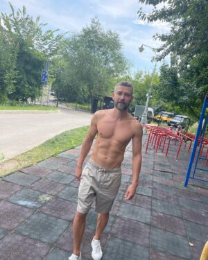 Vladimir Krestovskiy Instagram - Друзья я снова в строю)
Всем,кто писал мне добрые слова, огромное спасибо ❤️