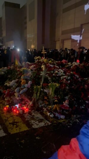 Vladimir Presnyakov Jr. Instagram - Не могу поверить в то, что это возможно. 
Родной Крокус, который всегда был синонимом праздника, стал символом боли и скорби, которую невозможно утешить. Пожалуйста, берегите себя и давайте в любой ситуации оставаться людьми.