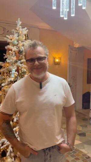 Vladimir Presnyakov Jr. Instagram - С Новым годом, дорогие друзья! Будьте счастливы! Люблю вас