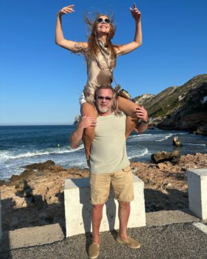 Vladimir Presnyakov Jr. Instagram - Он :- А давай сделаем нормальную фотографию? 
Она:- А давай не будем ? 
🤣😁😉