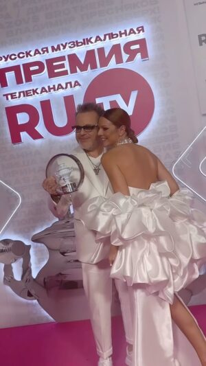 Vladimir Presnyakov Jr. Instagram - Наш красивый и счастливый вечер, полный любви! @ru_tv