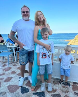 Vladimir Presnyakov Jr. Instagram - Кому-то мороженое второе не дают