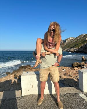Vladimir Presnyakov Jr. Instagram - Он :- А давай сделаем нормальную фотографию? 
Она:- А давай не будем ? 
🤣😁😉