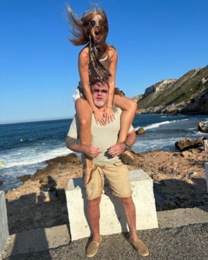 Vladimir Presnyakov Jr. Instagram - Он :- А давай сделаем нормальную фотографию? 
Она:- А давай не будем ? 
🤣😁😉