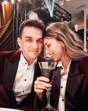 Vladislav Topalov Instagram - Это было…… незабываемо… волшебно… но, что самое главное, это было очень честно. Я не могу рассказать всех деталей по независящим от меня причинам))) Но вчера понял одно , вот такой юбилей - это мечта. Ради такого и имеет смысл жить. Поздравляю тебя еще раз мой друг и брат. И твою семью! Не называю твоего имени. Ты всё сам знаешь и понимаешь. Каждому, кто сделал это вечер волшебным СПАСИБО. 
@reginatodorenko , спасибо тебе за твоё терпение и любовь🤍

@alina_topalova , @maks_markevich , @jdband_spb - вы - top 🔝 

One Love 🫶🏻