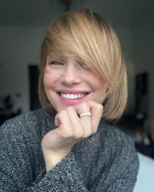 Vlastina Svátková Instagram - Nejlepší salon široko daleko a já vděčná, že ke mně tak blízko.
• v kadeřnictví mají značku Kevin Murphy, bez parabenů, krásně voní. Moje vlasy zdravé a husté.
• paní kosmetička šikovná, dělá japonskou masáž kobido a používá Institut Esthederm 
• manikúra včelím voskem nebo pedikúra skvělá.
.
.
.
Místo do centra, se bude jezdit za Prahu ❤️ @navlasku_libeznice