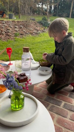 Vlastina Svátková Instagram - Brácha na návštěvě u nás v ráji 🌸