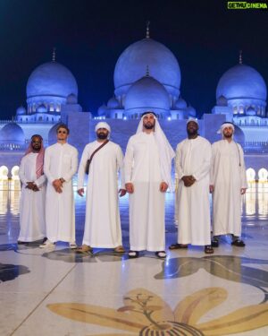 Volkan Oezdemir Instagram - The Sheikh Zayed Grand Mosque 🕌 with the team #AbuDhabi