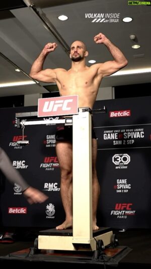 Volkan Oezdemir Instagram - VOLKAN INSIDE by @biwi_sa // Place au combat 🥊 🌋 🔥 

#ufc #ufcfightnight #ufcparis #volkanoezdemir
