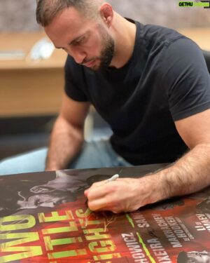 Volkan Oezdemir Instagram - Fight week ready ⚔️ #UFC267