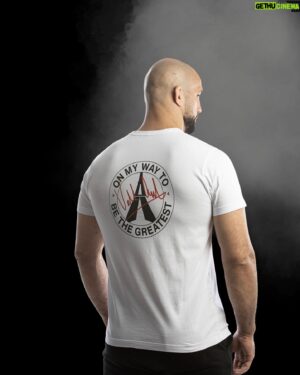 Volkan Oezdemir Instagram - #OURVICTORY 🔥 Good News ! Pour fêter ma victoire et pour vous remercier pour votre soutien, je vous offre -20% sur tous les produits Volkan x @biwi_sa jusqu’à Dimanche avec le code « OURVICTORY » ! 🌋 (link in bio) 

#ufc #ufcfighter #paris #fightnight #volkanoezdemir #biwisa