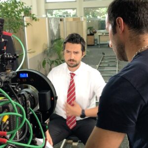 Volkan Öge Instagram - Gelmemin ve gitmemin yanında geri geri gittiğim de zamanında görülmemiş şey değildir.