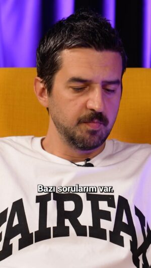 Volkan Öge Instagram - GetirYemek ile bu sefer gerçekten YouTube'a dönüyoruz. "Kimler Gelmiş" 26 Haziran'da başlıyor! Adresimiz youtube.com/batesmotelpro 
Hepinizi bekleriz. Öpüyoruz.😘

#kimlergelmiş #getiryemek #batesmotelpro #işbirliği
