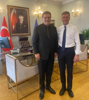 Volkan Severcan Instagram - Çok değerli dostum, çocukluk arkadaşım, Devlet Opera ve Balesi Genel Müdürümüz Tan Sağtürk’ü @tansagturk makamında ziyaret ettim…
Yeni ekibi ile çok büyük başarılara imza atacağına adım gibi eminim. Bu zor ama erdemli görevinde sonsuz başarılar diliyorum… Allah yolunu açık etsin… 
@devletoperabalesi 
👏👏👏👏💐💐🙏🧿🇹🇷