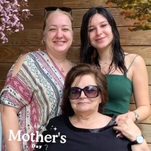 Volkan Severcan Instagram - Benim bir tanelerim… 
“ANNELER GÜNÜNÜZ KUTLU OLSUN” 
♥️♥️♥️♥️💐💐💐💐 
@mmugesevercan @melissevercanyavuz @severcanmeziyet 

#mothersday #happymothersday #motherlove #love #mother #motherhood #mothersdaygift #momlove #mothersday2023 #family #mothernature #aile #explorepage #flowers #instagood #instagram #maa #mom #motherdaughter #motherslove #backpain #cute #anne #explore #foryou #giveaway #internationalmothersday #annelergünü #momlife #moms