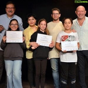Volkan Severcan Instagram - Heyecanla duyuruyoruz ki, Folkart Academy’nin 2023 Sonbahar dönemi tamamlandı ve öğrencilerimiz sertifikalarını aldı! 🎓✨

Tiyatro, dans ve müzik alanlarında eğitimlerimizle sanatın farklı yönlerini keşfetmeye devam edeceğiz. Tiyatro eğitimimizin ikinci dönemi 9 Aralık 2023’te başlıyor. Yeni dönem için başvurular folkartakademi.com internet sitesinden yapabilirsiniz. Son başvuru tarihimiz 3 Aralık 2023. 🗓️⏳
 Mezun olan öğrencilerimizi gönülden kutluyor, yeni yüzleri görmek için sabırsızlanıyoruz! 🌟

#Folkart #FolkartAcademy

@folkartacademy @folkartyapi @mesutsancakk @metinnsancak @erhanyazicioglu.ey @unalersozlu @caglarsoner @ceyslan @borasevercan @sule.demirezen.1 @dr.ibrahimsaritas @ibrahimraci @guroltonbul @fundacebi @balerinaslicilek @hasancanisguden @sedat.buldan @beyazparmak @hlysvshs @esra.karaaslan @ziyakurkut @hsnist34 @safak_ersozlu @tanselkorayakman @interdi.agency @haktanipek @atamandervisoglu